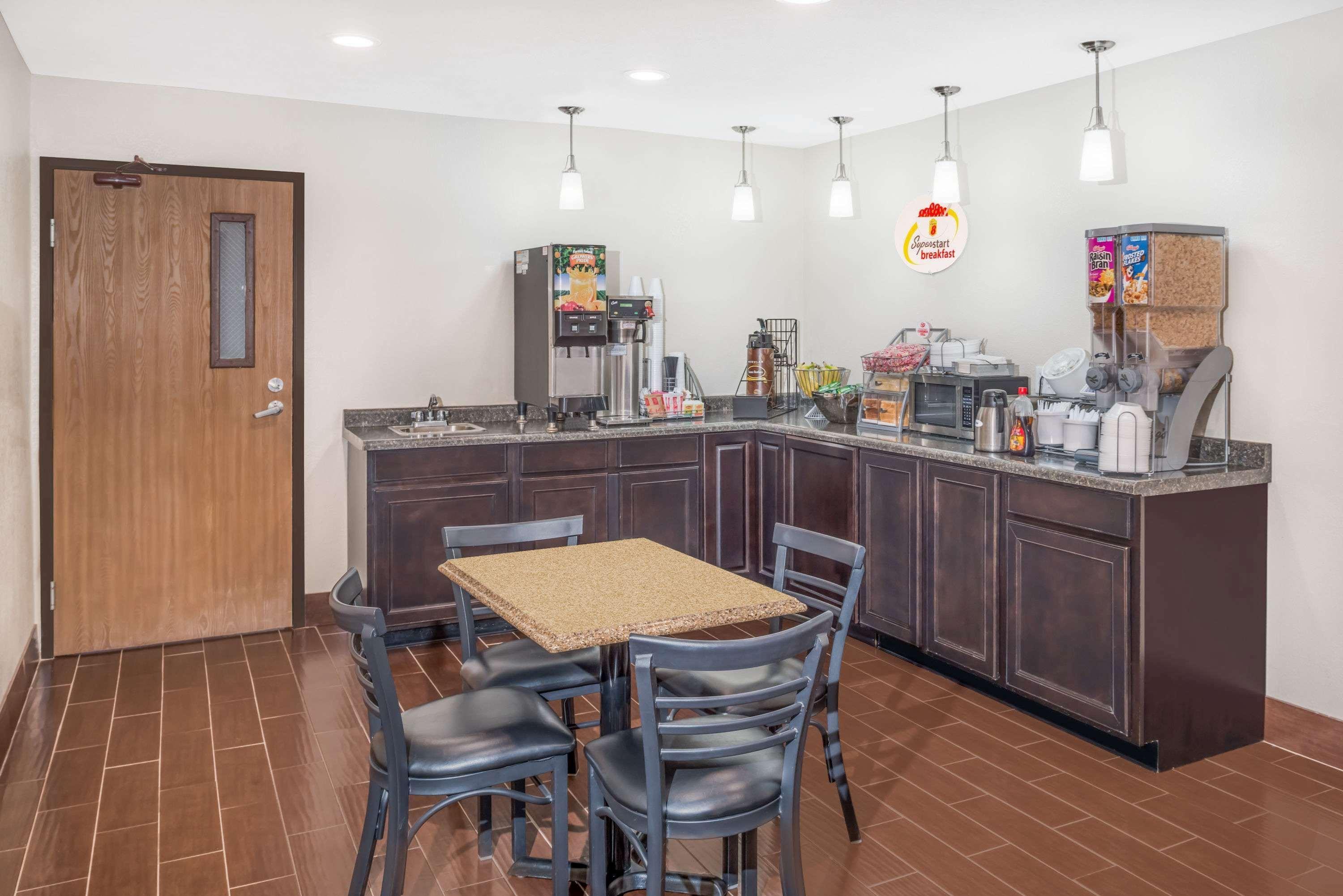 Motel Super 8 By Wyndham