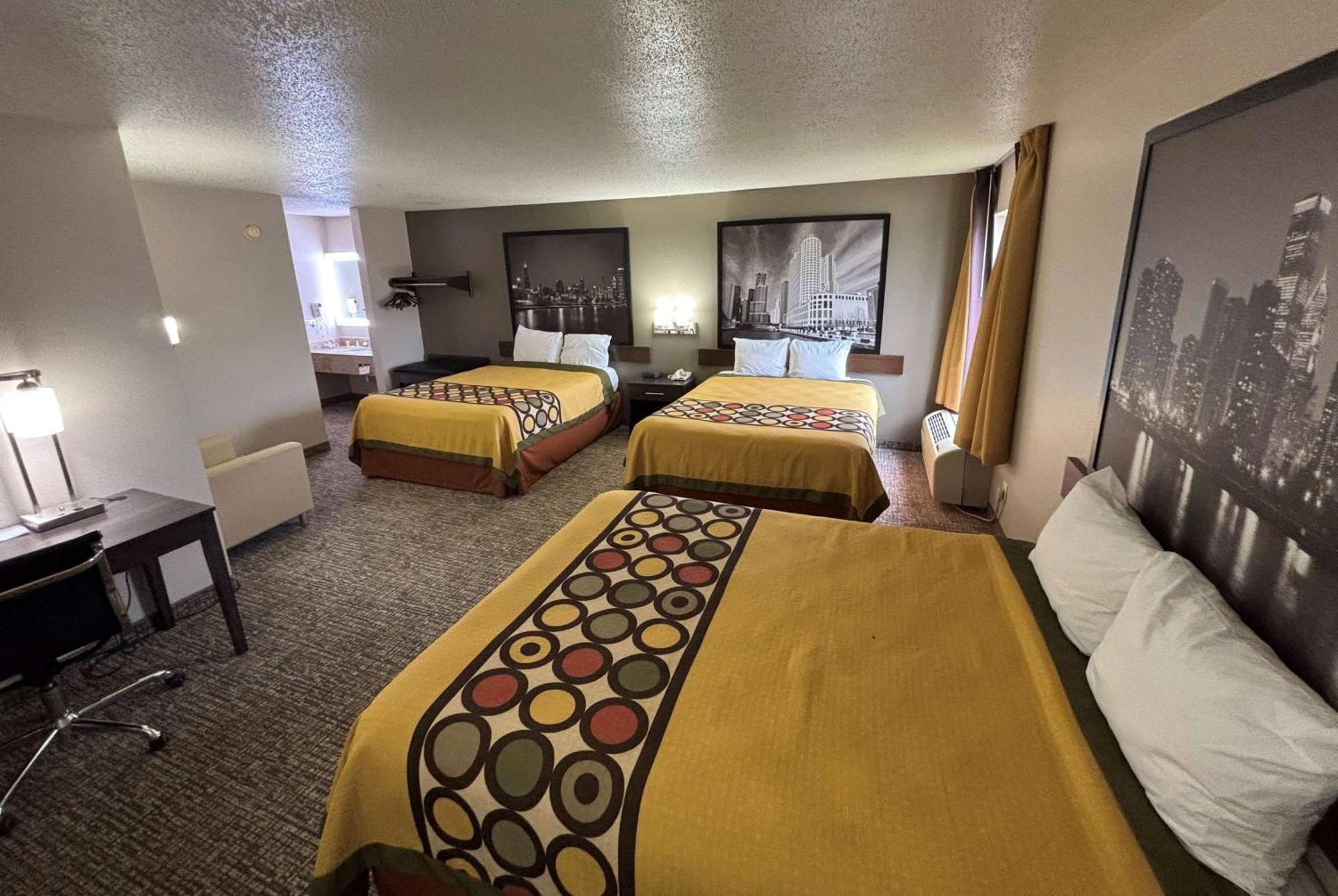 Super 8 By Wyndham Motel